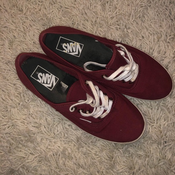 maroon casual shoes